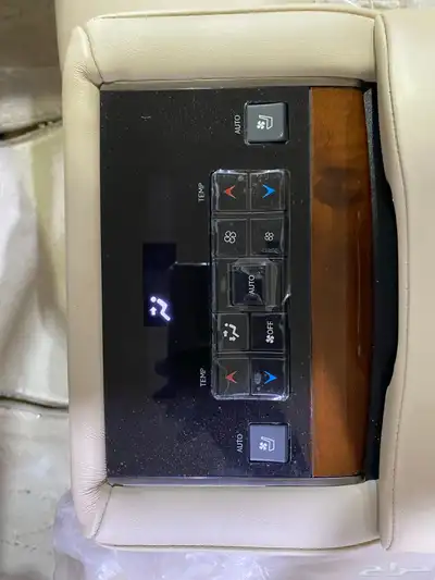 للبيع لكزس LX570 بلاك اديشن 2021 خليجي عداد قليل 65 الف 21