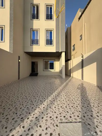 للبيع شقه ارضيه مساحات وسيعه واصل جميع الخدمات موقع جبار 0