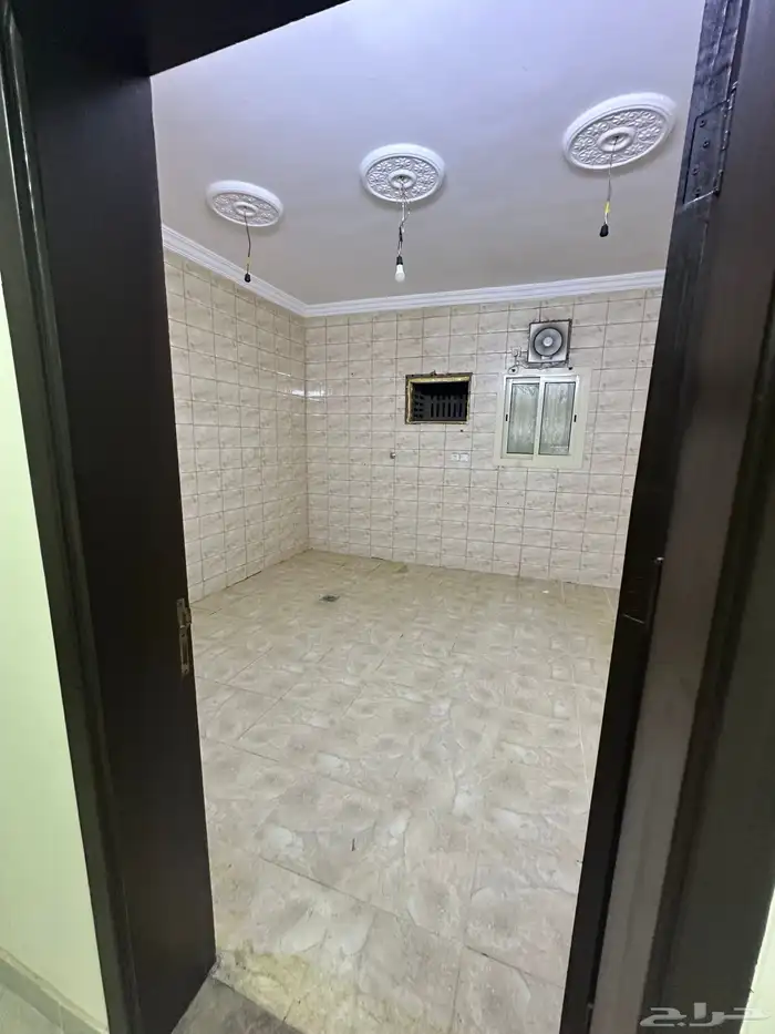 عماره فاخره للبيع او للايجار كل شقه علي حدى في حي الورود بجد 13