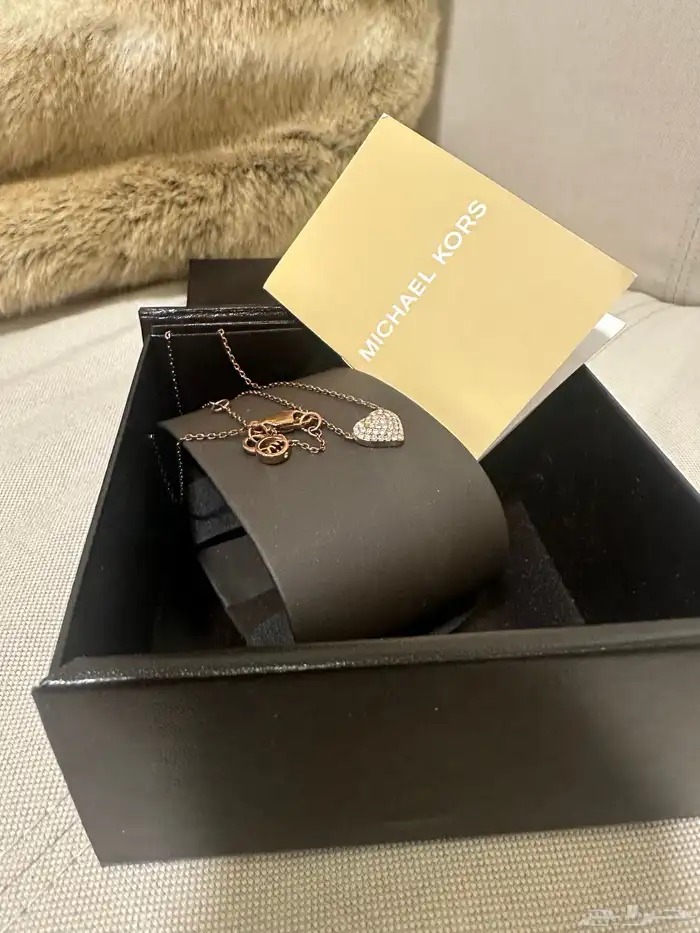 سلسال و أساور جس و فوسيل و ام كي 25