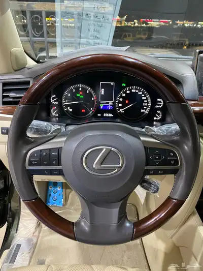 للبيع لكزس LX570 بلاك اديشن 2021 خليجي عداد قليل 65 الف 16