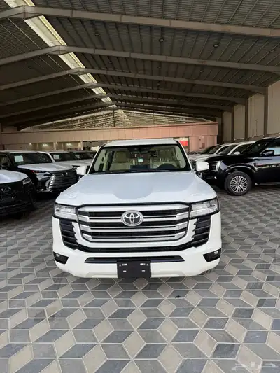 تويوتا لاندكروزر GXR L1 مديل 2025سعودي بنزين بطاقه جمرك 2