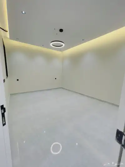 دور تمليك ارضي بحوش مدخل سيارة تشطيب VIP طريق ابها الخميس 15
