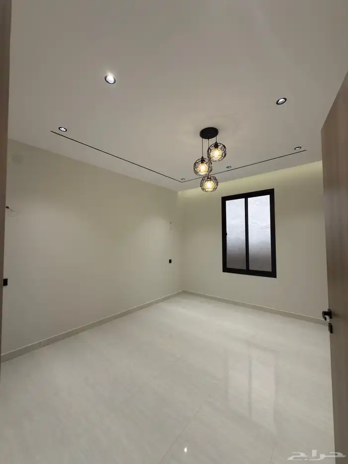 للبيع ادوار ارضيه بحوش وروفات علويه بدرج داخلى وخارجي 20