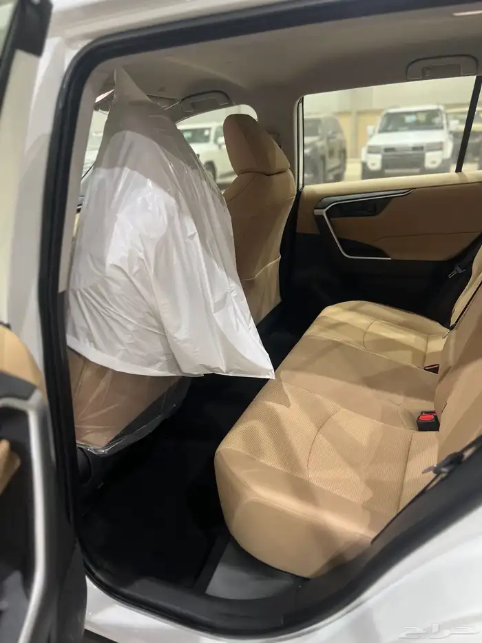 تويوتا راف فور LE 4X4 بنزين 2025 14