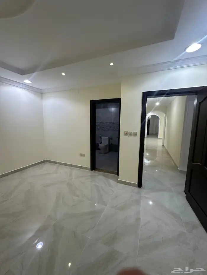 عماره فاخره للبيع او للايجار كل شقه علي حدى في حي الورود بجد 8
