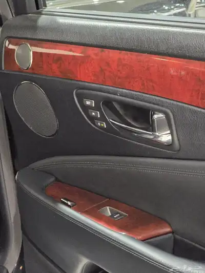 لكزس LS460 موديل 2010 بحالة ممتازة 9
