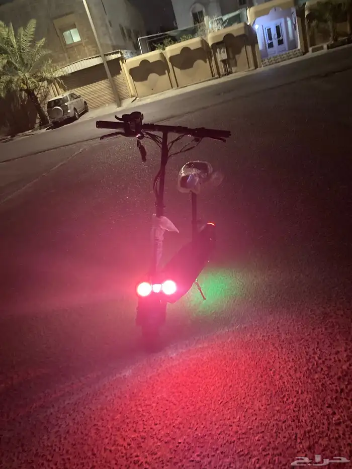 سكوتر الوحش ممتاز جدا وسرعته 60 كيلو بالساعة ومطلوب 1000 3