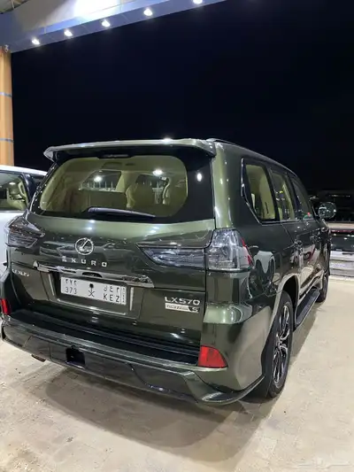 للبيع لكزس LX570 بلاك اديشن 2021 خليجي عداد قليل 65 الف 8