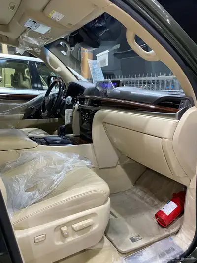 للبيع لكزس LX570 بلاك اديشن 2021 خليجي عداد قليل 65 الف 15