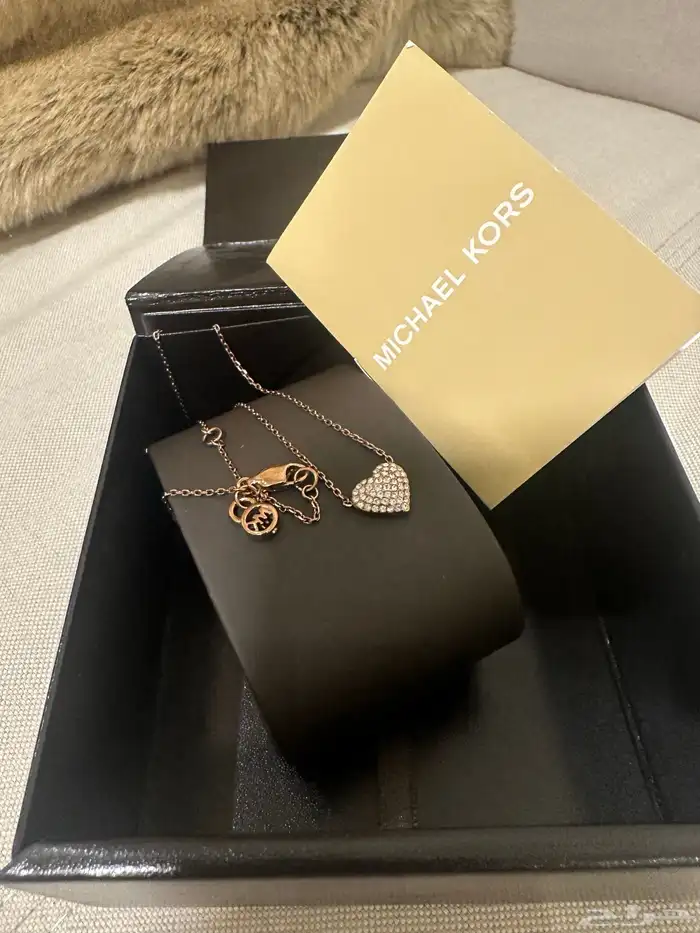 سلسال و أساور جس و فوسيل و ام كي 23