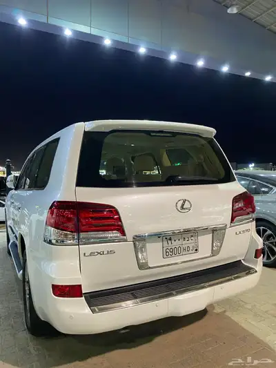 للبيع لكزس LX570DD فل كامل 2014 عبداللطيف عداد قليل 86 الف 9