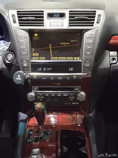لكزس LS460 موديل 2010 بحالة ممتازة 13