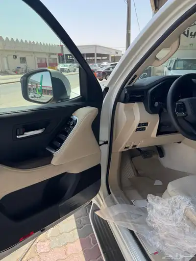 تويوتا لاندكروزر GXR4 بنزين 2025 7