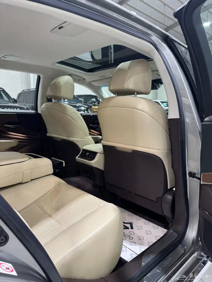 لكزس LS350L موديل 2018 فل كامل مستعمل . 10