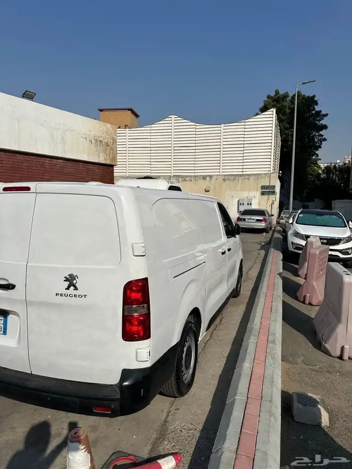 ايجار باص ثلاجه بيجو 2