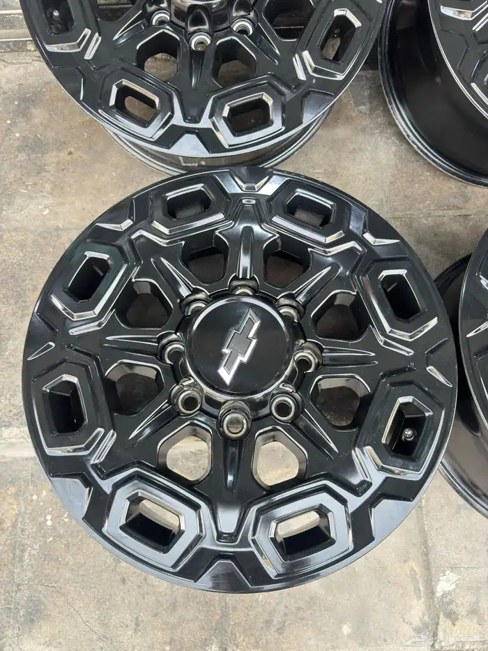 جنوط سلفرادو 8 مسمار اصلي وكاله مقاس 20 5