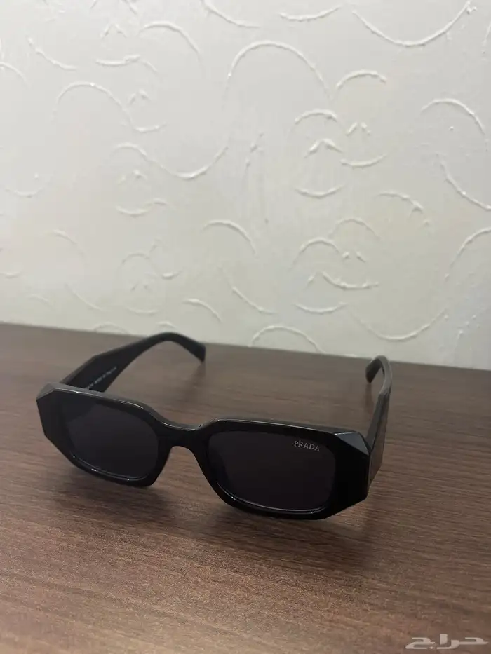 نظارة من شركة PRADA 0