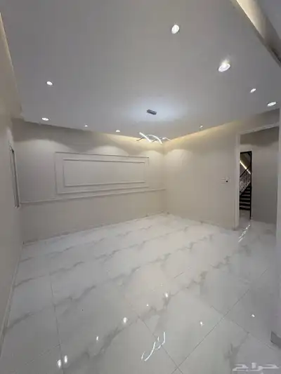 للبيع بالمحاله روف علوي دور ثاني مع ملحق بمدخل سياره 380م 28