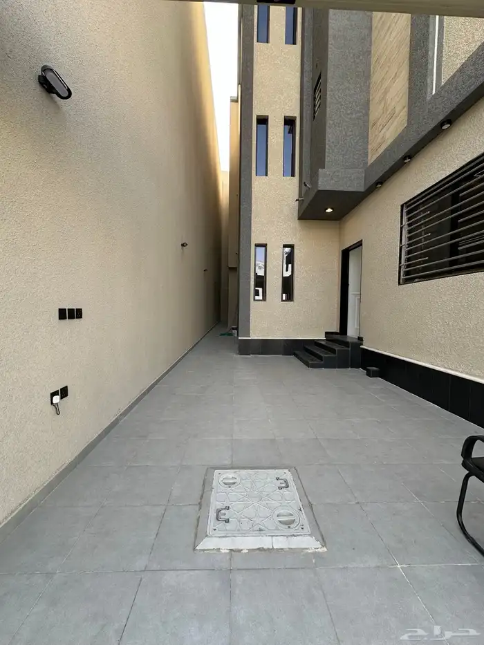 للبيع شقق ارضيه وعلويه بأسطح خاصه بمخطط الراجحي 4