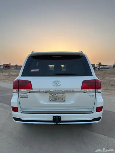 لاندكروزر 2020 GXR تورينق 7