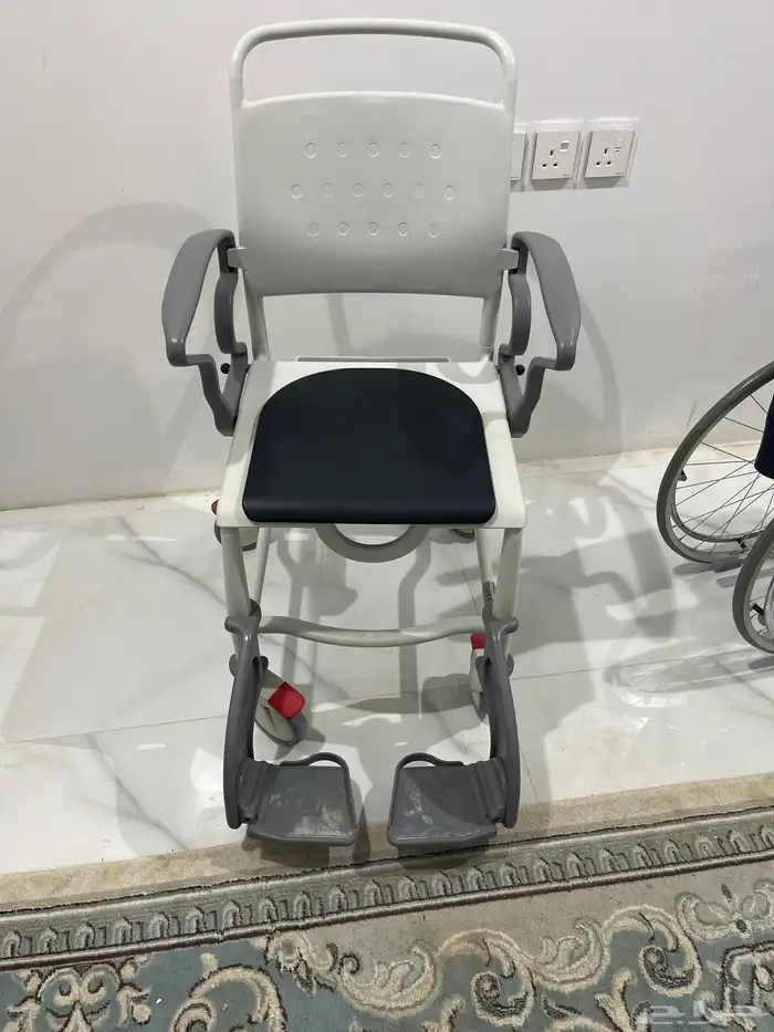كرسي متحرك للحمام جوده عاليه 0