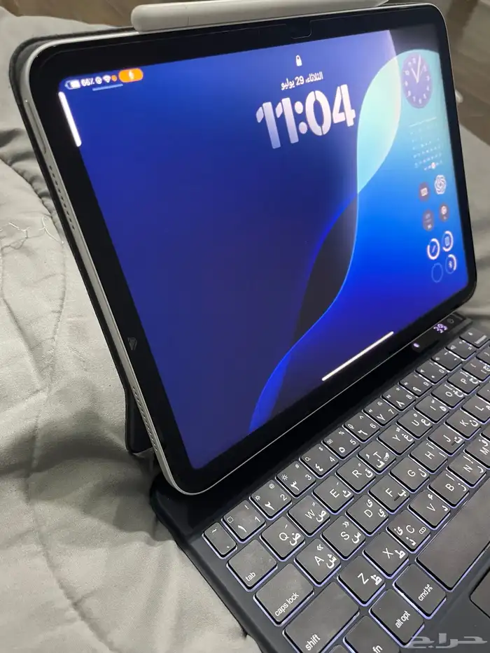 ايباد ابل الجيل العاشر   ابل بنسل ( usb-c )   ماجيك كيبورد 18