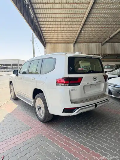 تويوتا لاندكروزر GXR4 بنزين 2025 3