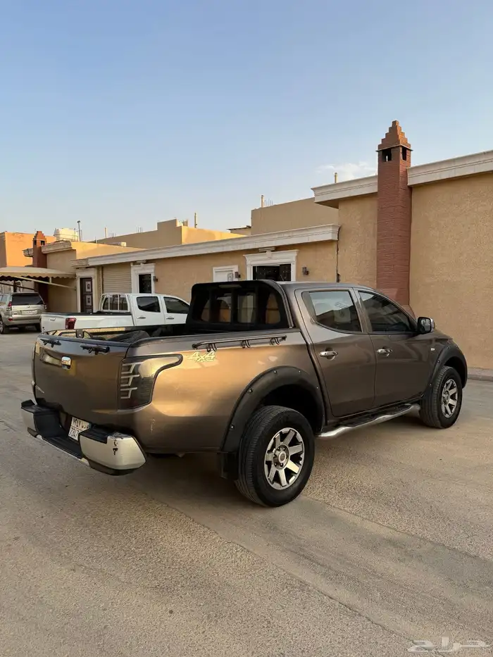 متسوبيشي L200 دبل ديزل 2018 لون بني 3