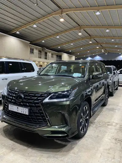 للبيع لكزس LX570 بلاك اديشن 2021 خليجي عداد قليل 65 الف 0