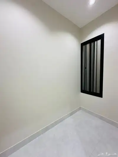 للبيع شقه علويه6غرف مدخل مستقل سطح خاص احد رفيده بسعر500الف 6