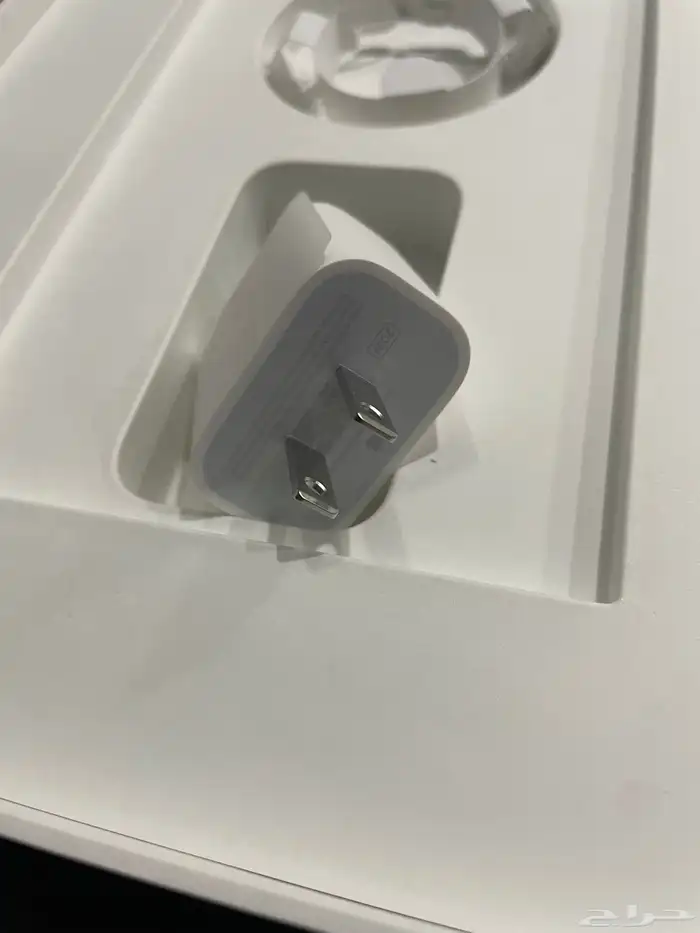 ايباد ابل الجيل العاشر   ابل بنسل ( usb-c )   ماجيك كيبورد 5