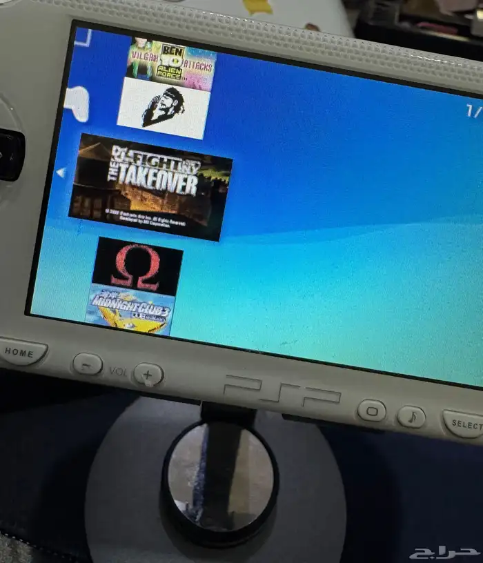 سوني psp1000 فيها 70 لعبة بحالة جيدة 7.5 من 10 8