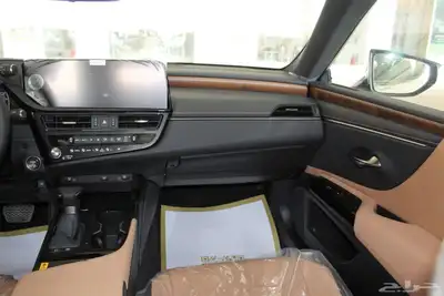 لكزس - ES300 Bh هايبرد - 2024 - نص فل - خليجي 15