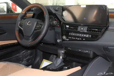 لكزس - ES300 Bh هايبرد - 2024 - نص فل - خليجي 20