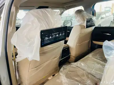 لاندكروزر 2025 L4 اصفار 9