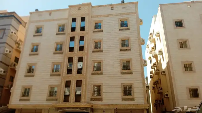 عماره فاخره للبيع او للايجار كل شقه علي حدى في حي الورود بجد 0