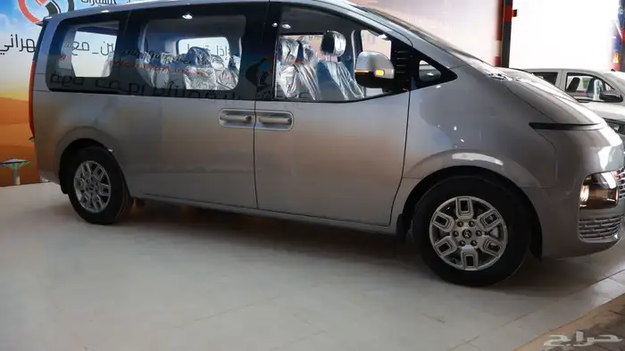 ستاريا بنزين 2026 9 مقاعد 6
