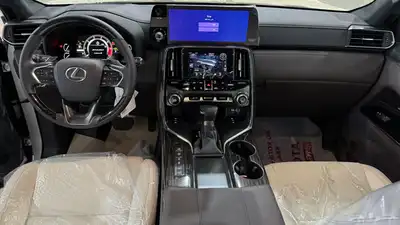لكزس 2024 LX600 فئة BB ثلاث مقاعد شاشات سعودي ابيض اف وايت 6
