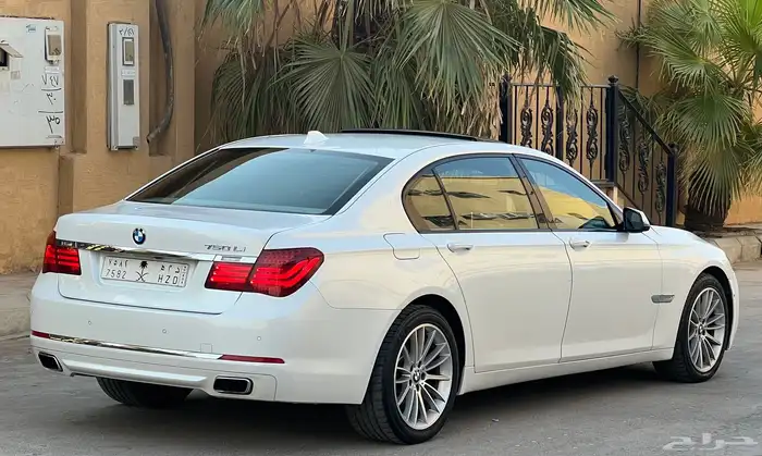 بي ام دبليو 750Li 2014 (بحالة ممتازة) 4