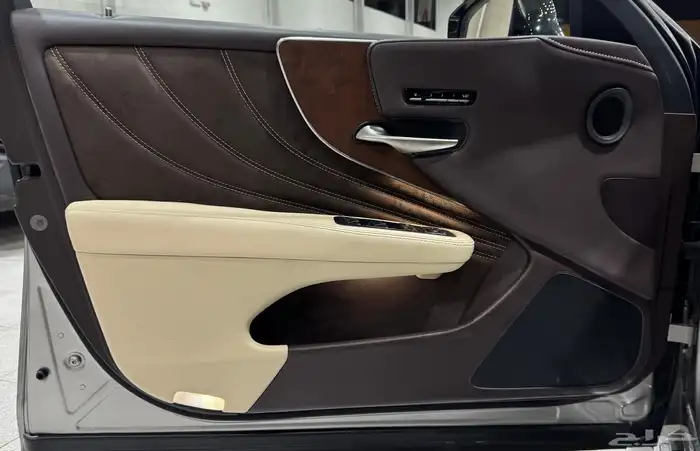 لكزس LS350L موديل 2018 فل كامل مستعمل . 16