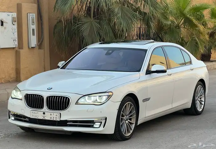 بي ام دبليو 750Li 2014 (بحالة ممتازة) 0