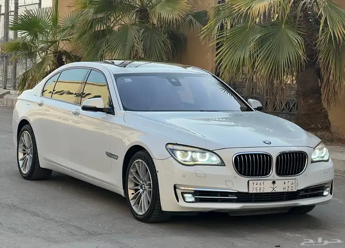 بي ام دبليو 750Li 2014 (بحالة ممتازة) 3