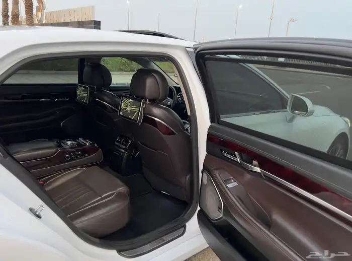 جينسس G90 2018 رويال V8 39