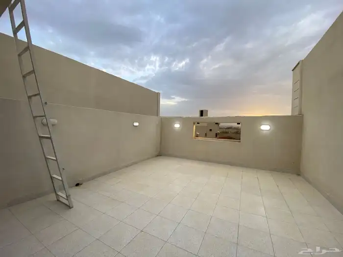 فيلا روف بدرج داخلي وخارجي طريق ال 100 ونادي ضمك 32