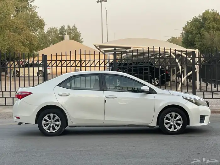 تويوتا كورولا 2015 1