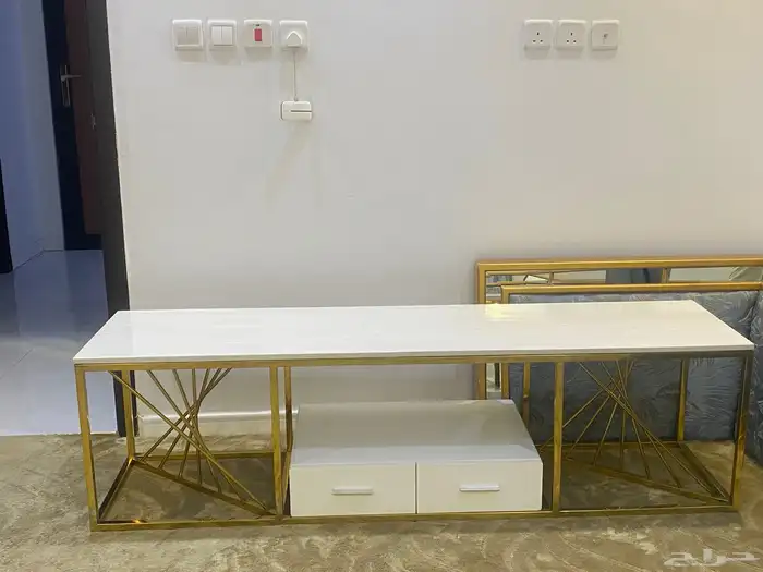 طاولة تلفاز نظيفه 1