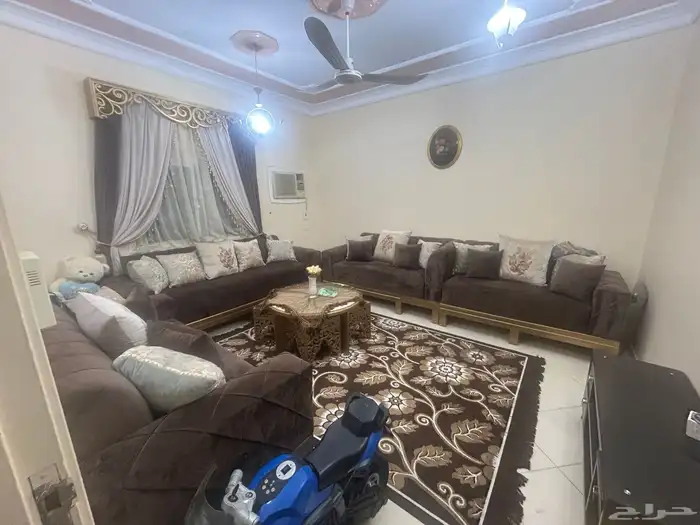 كنب لبيع ستاير وجداريات وطاولات ل اعلى سومة 0
