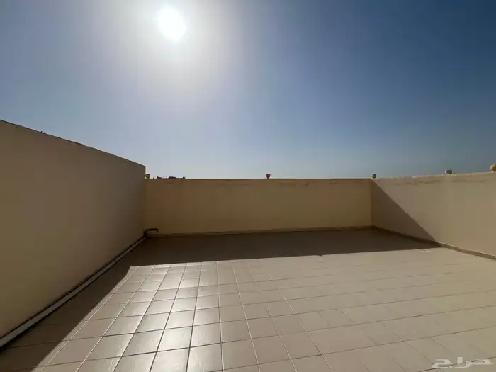 فيلا روف للايجار بحي الشاطئ 1