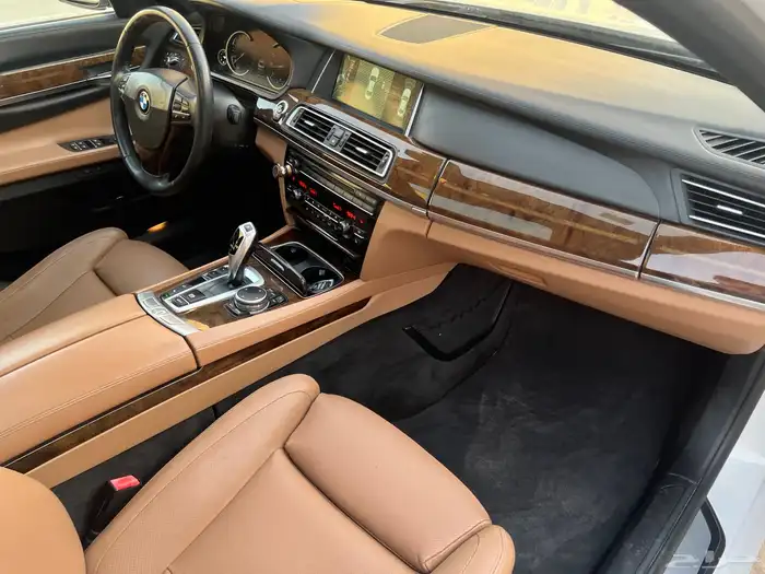 بي ام دبليو 750Li 2014 (بحالة ممتازة) 18